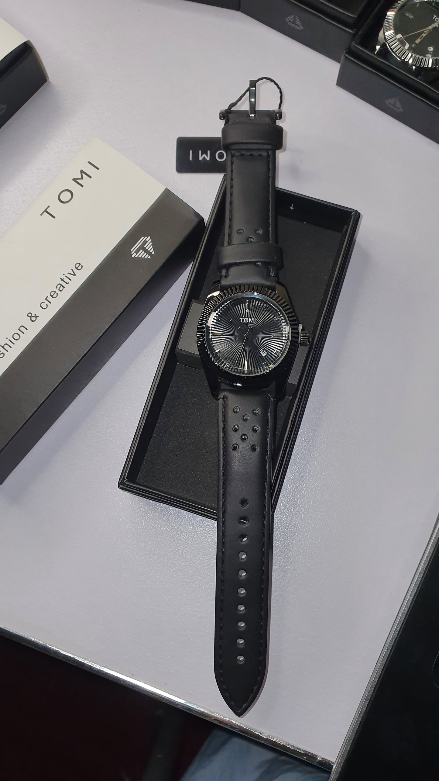 TOMI T-098 Men's Watch Date Quartz Round Shape Dial Leather Straps