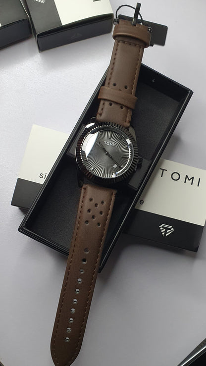 TOMI T-098 Men's Watch Date Quartz Round Shape Dial Leather Straps