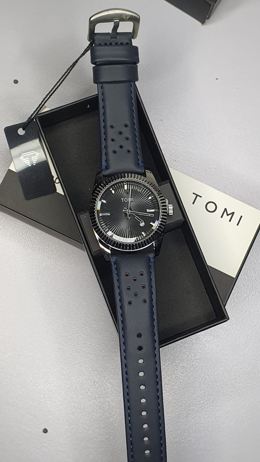 TOMI T-098 Men's Watch Date Quartz Round Shape Dial Leather Straps